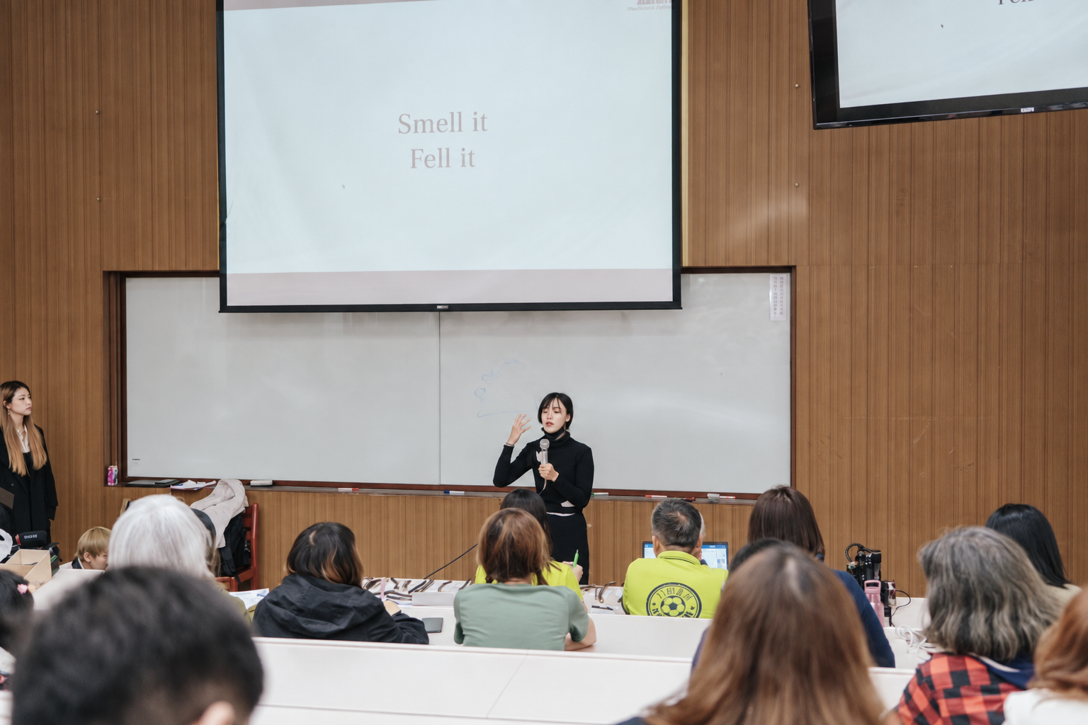 Riko 香氛講座與學員聆聽
